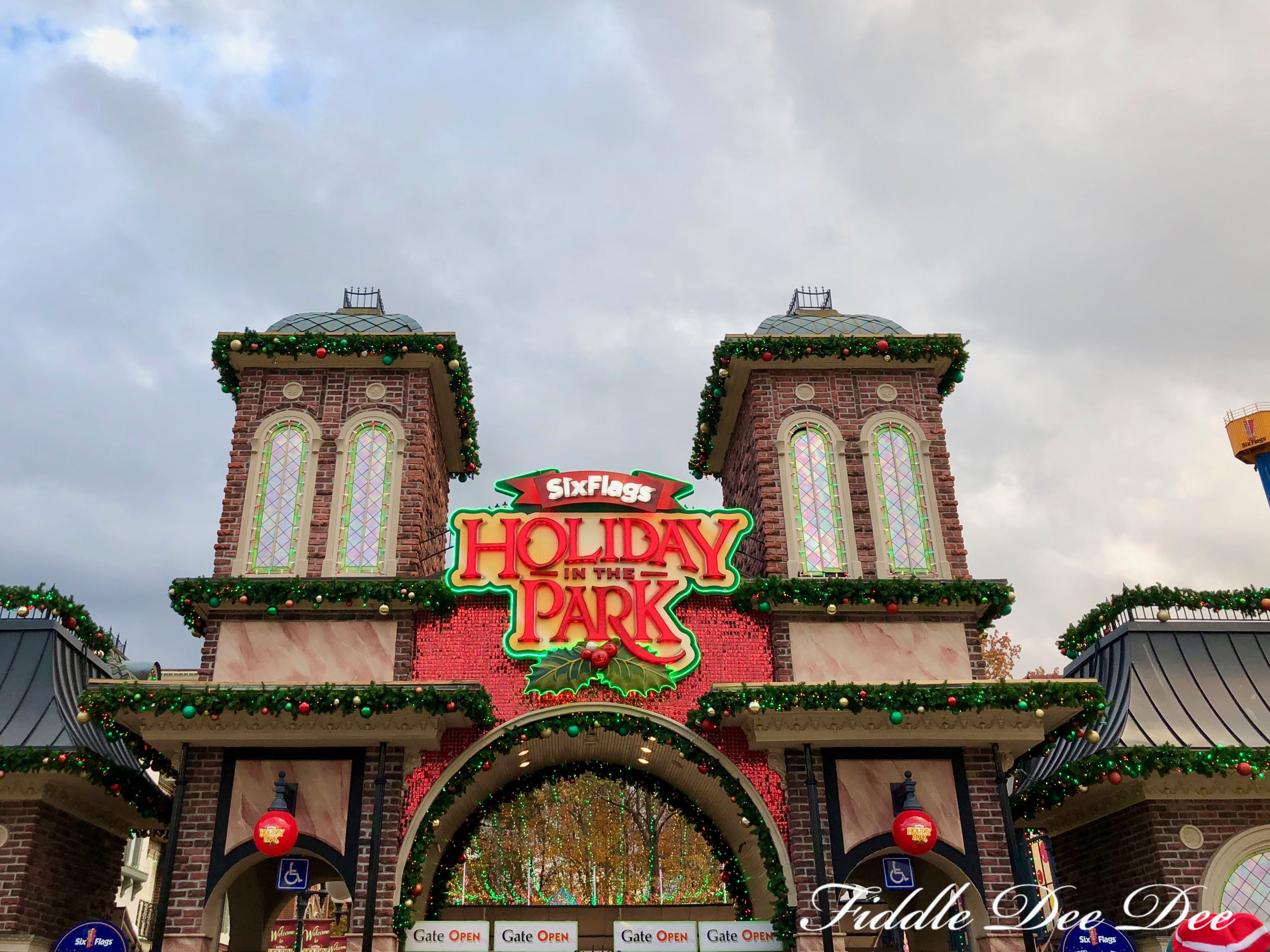 Six-Flags_Holiday-in-the-Park
